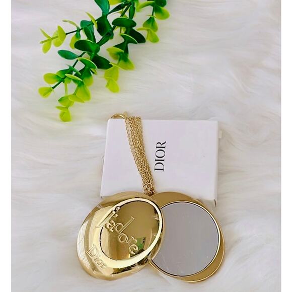 COMPACT MIRROR: j’adore DIOR Golden Tone w/Matching 3 Link Chain Wristlet, NWOT - Picture 1 of 14